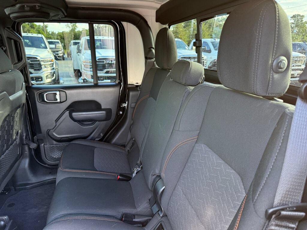 Used 2023 Jeep Gladiator Mojave w/ LED Lighting Group AWD/4WD image 11