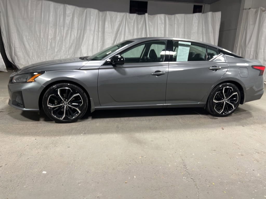 Used 2025 Nissan Altima 2.5 SR image 4