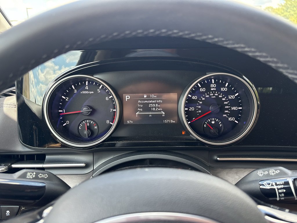 Used 2024 Kia Carnival EX FWD image 27