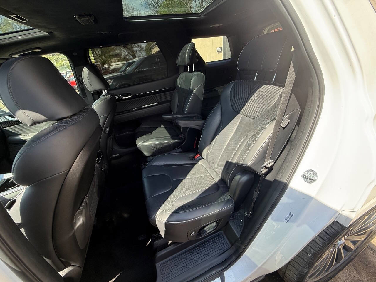 Used 2024 Hyundai Palisade Calligraphy image 11