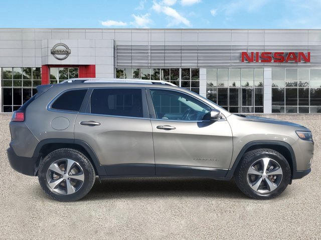 Used 2020 Jeep Cherokee Limited w/ Luxury Group image 3