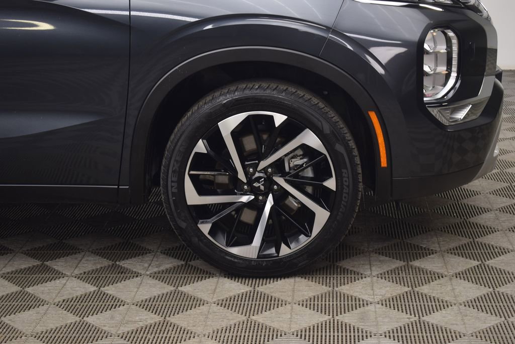 Used 2024 Mitsubishi Outlander SE Black Edition image 27
