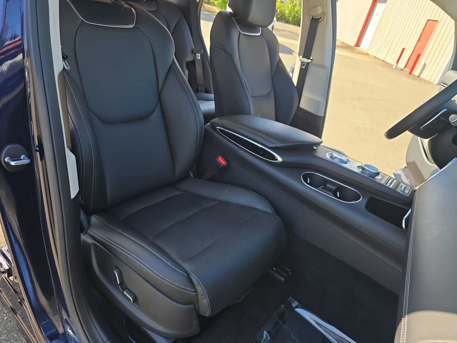 Used 2025 Genesis GV70 2.5T AWD/4WD image 10