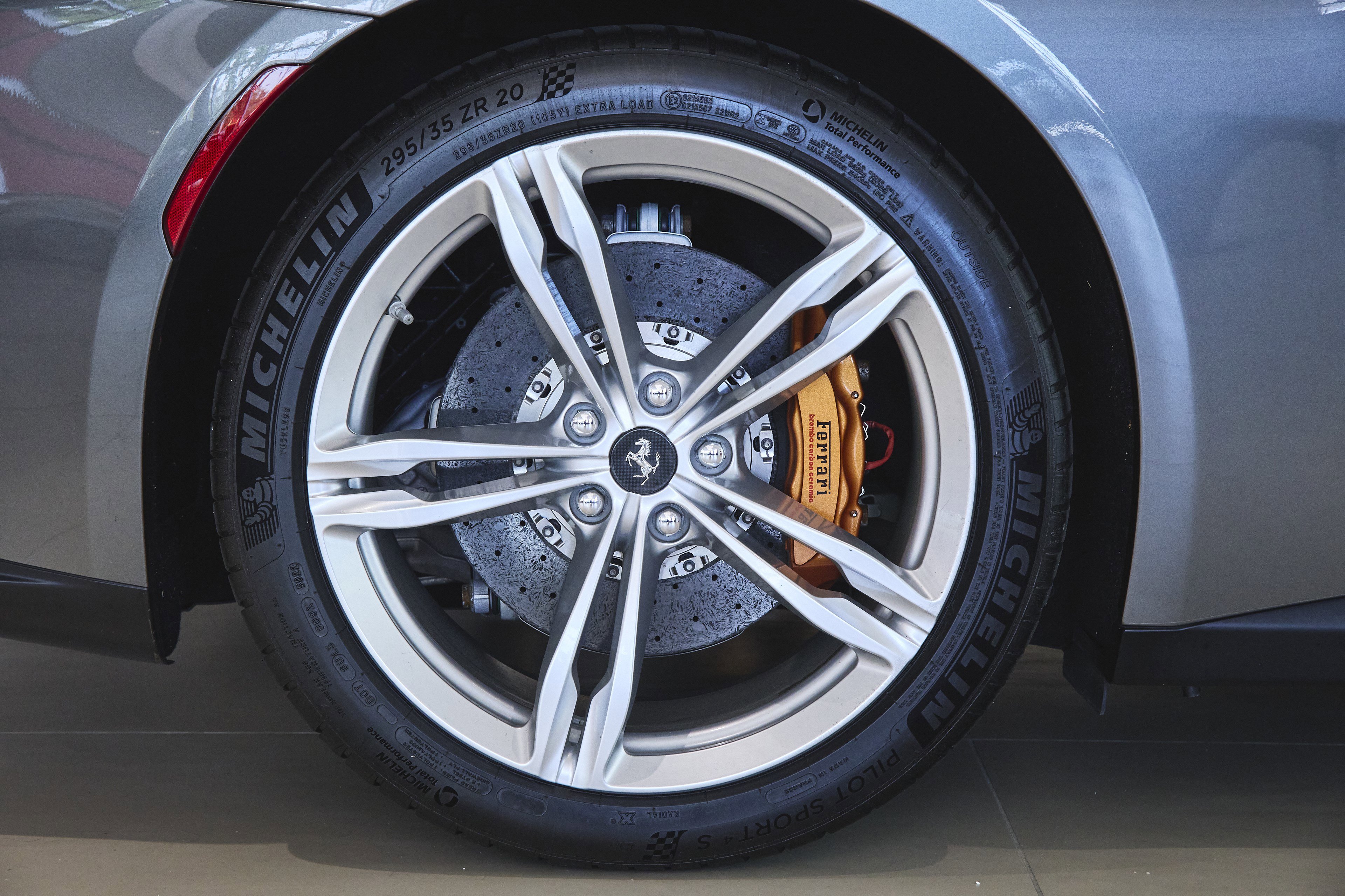 Used 2018 Ferrari GTC4Lusso image 43