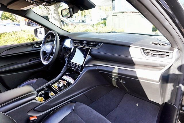 Certified 2023 Jeep Grand Cherokee L Laredo image 9