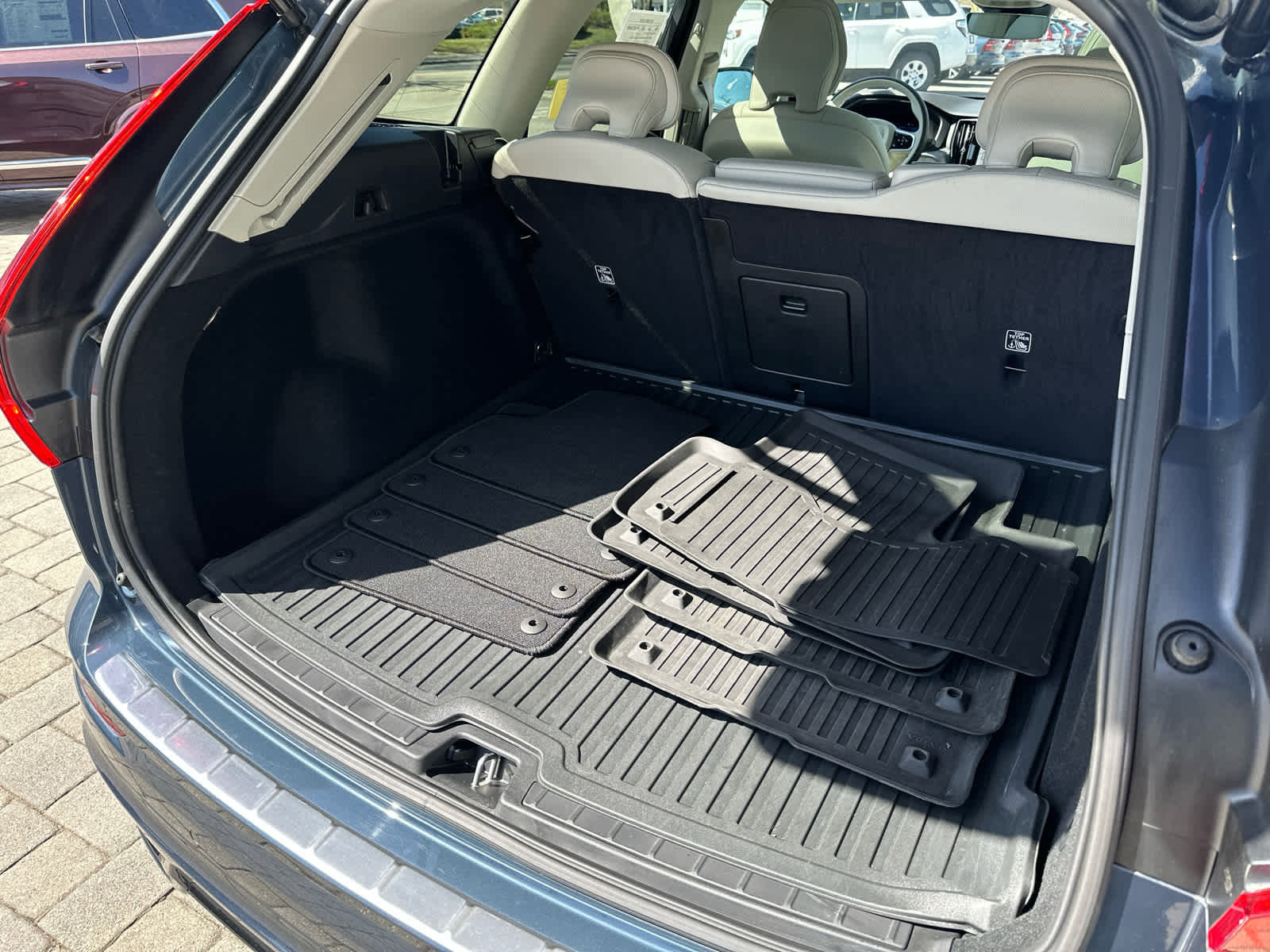 Certified 2024 Volvo XC60 B5 Core AWD/4WD image 33