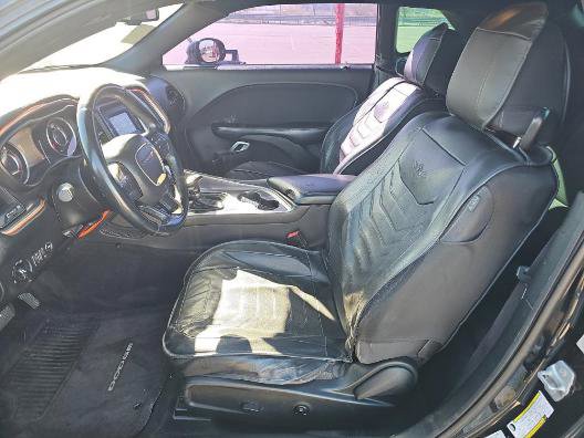 Used 2015 Dodge Challenger SXT image 3