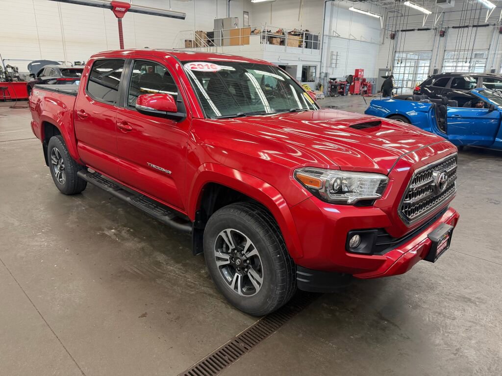 Used 2016 Toyota Tacoma TRD Sport image 1