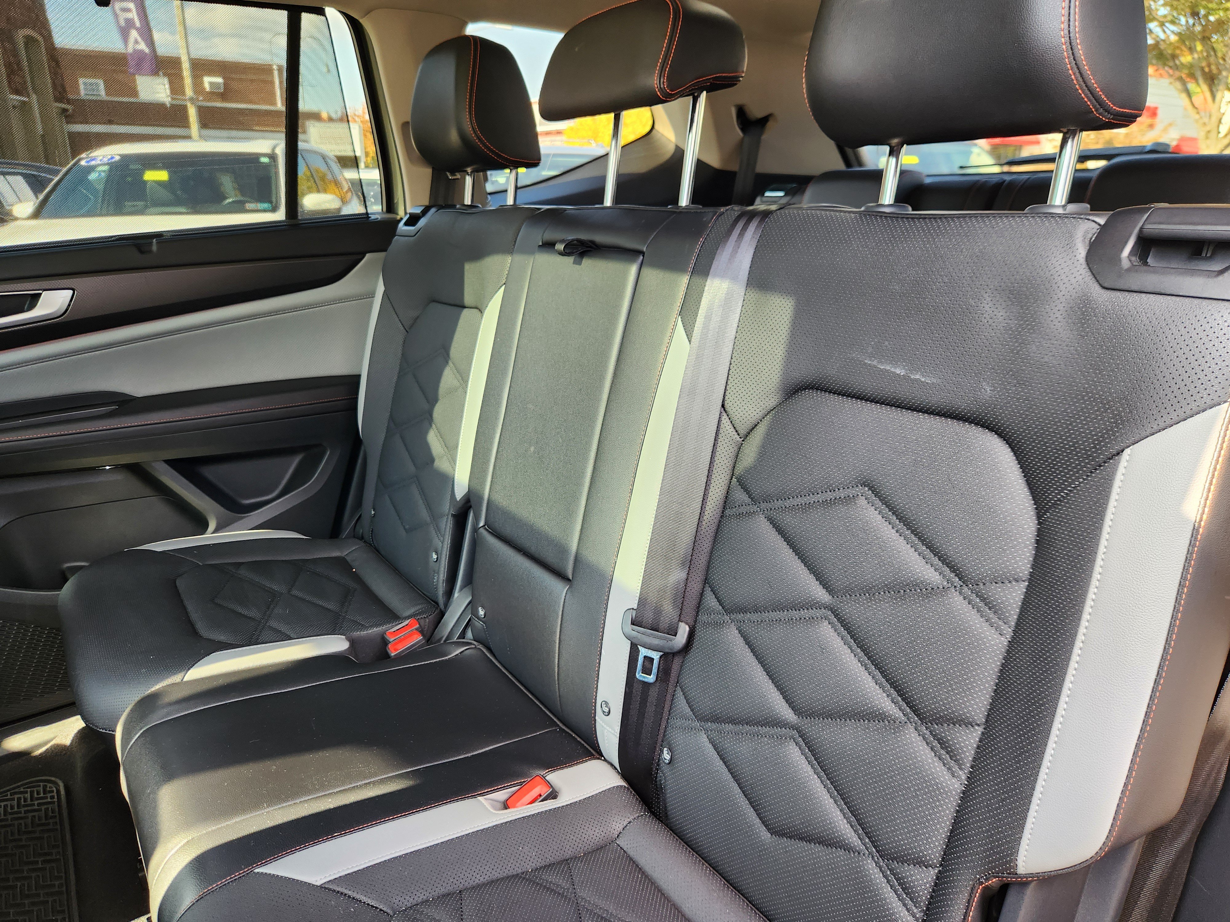 Used 2024 Volkswagen Atlas Peak Edition SE AWD/4WD image 9