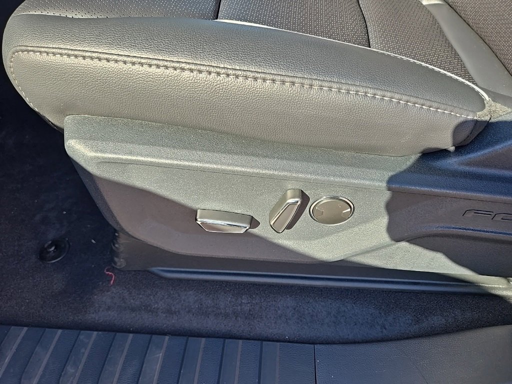 New 2025 Ford F150 Lariat w/ Equipment Group 502A High image 15