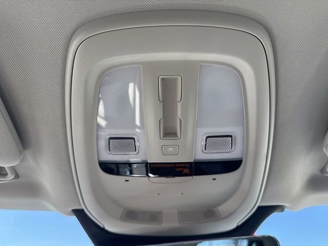 Used 2025 Volvo XC90 T8 Plus w/ Protection Package Premier image 17