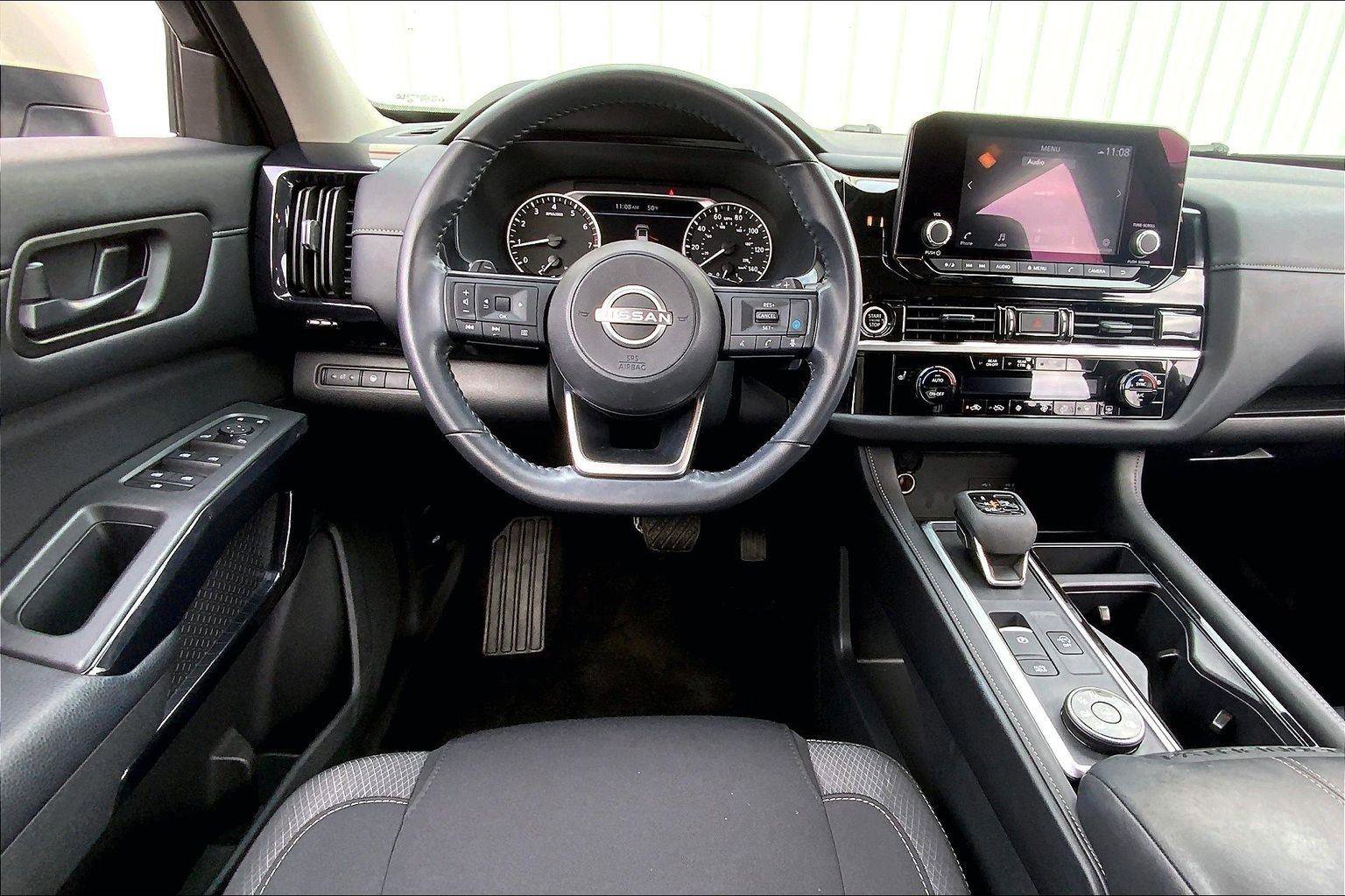 Used 2024 Nissan Pathfinder SV w/ Black Appearance Package image 4