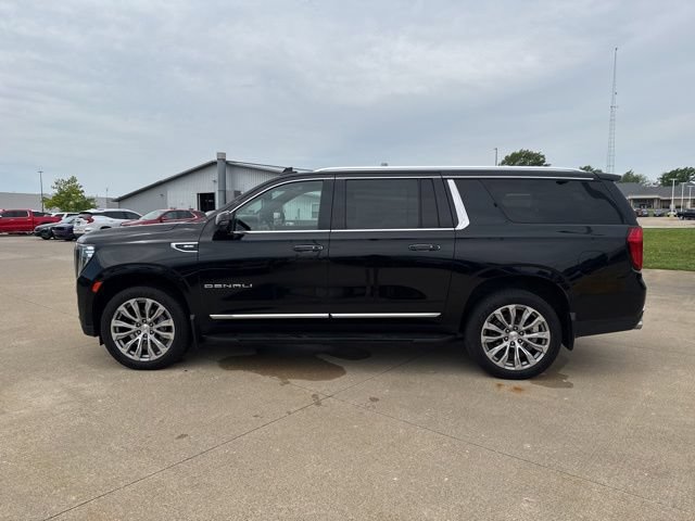 Used 2022 GMC Yukon XL Denali AWD/4WD image 4