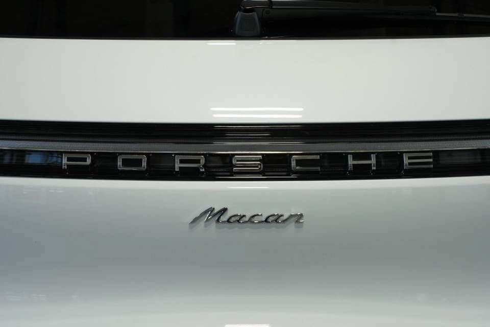 Certified 2026 Porsche Macan AWD/4WD image 38
