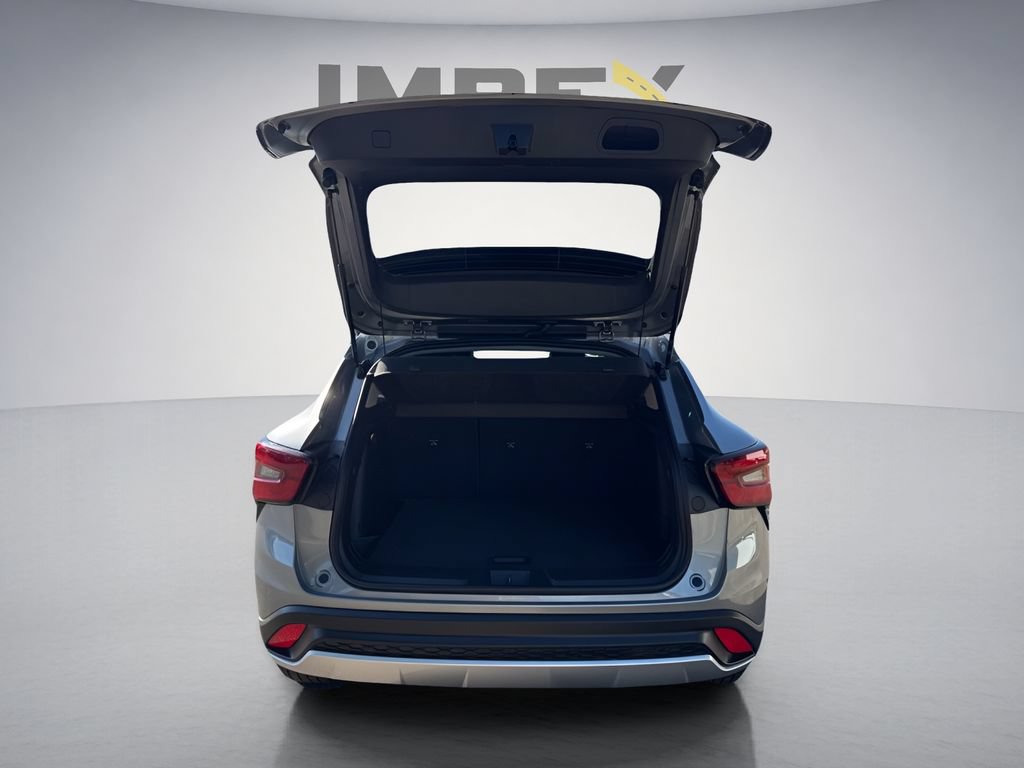 Used 2025 Chevrolet Trax LT w/ LT Convenience Package FWD image 24