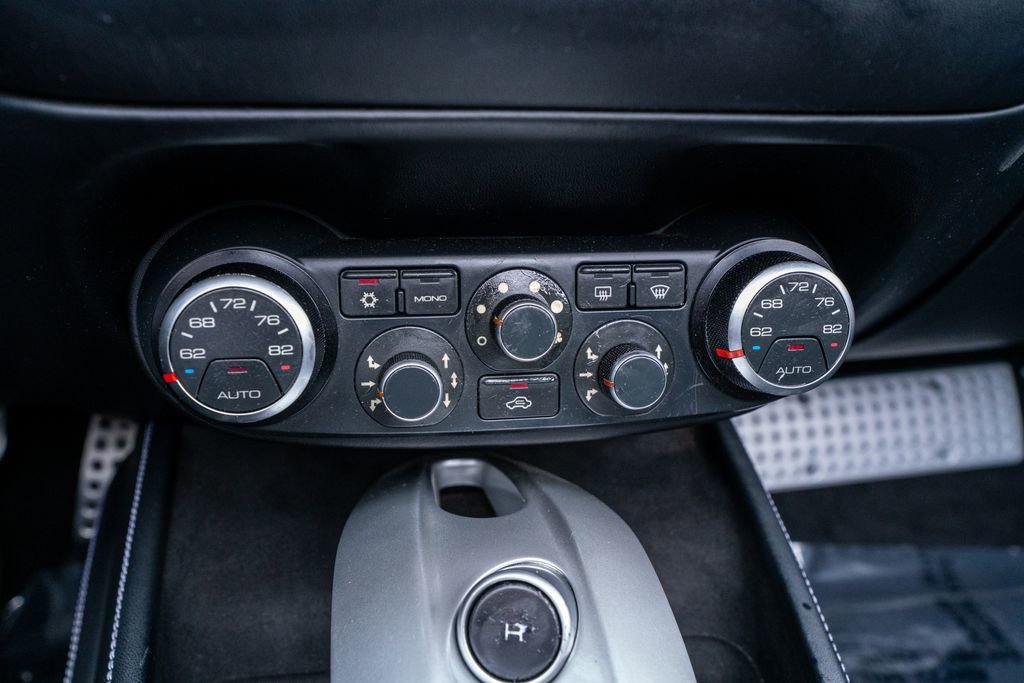 Used 2015 Ferrari California T RWD image 41