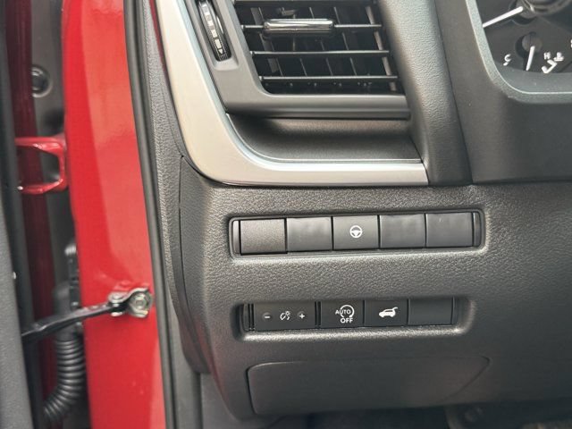 Used 2026 Nissan Rogue SV AWD/4WD image 22
