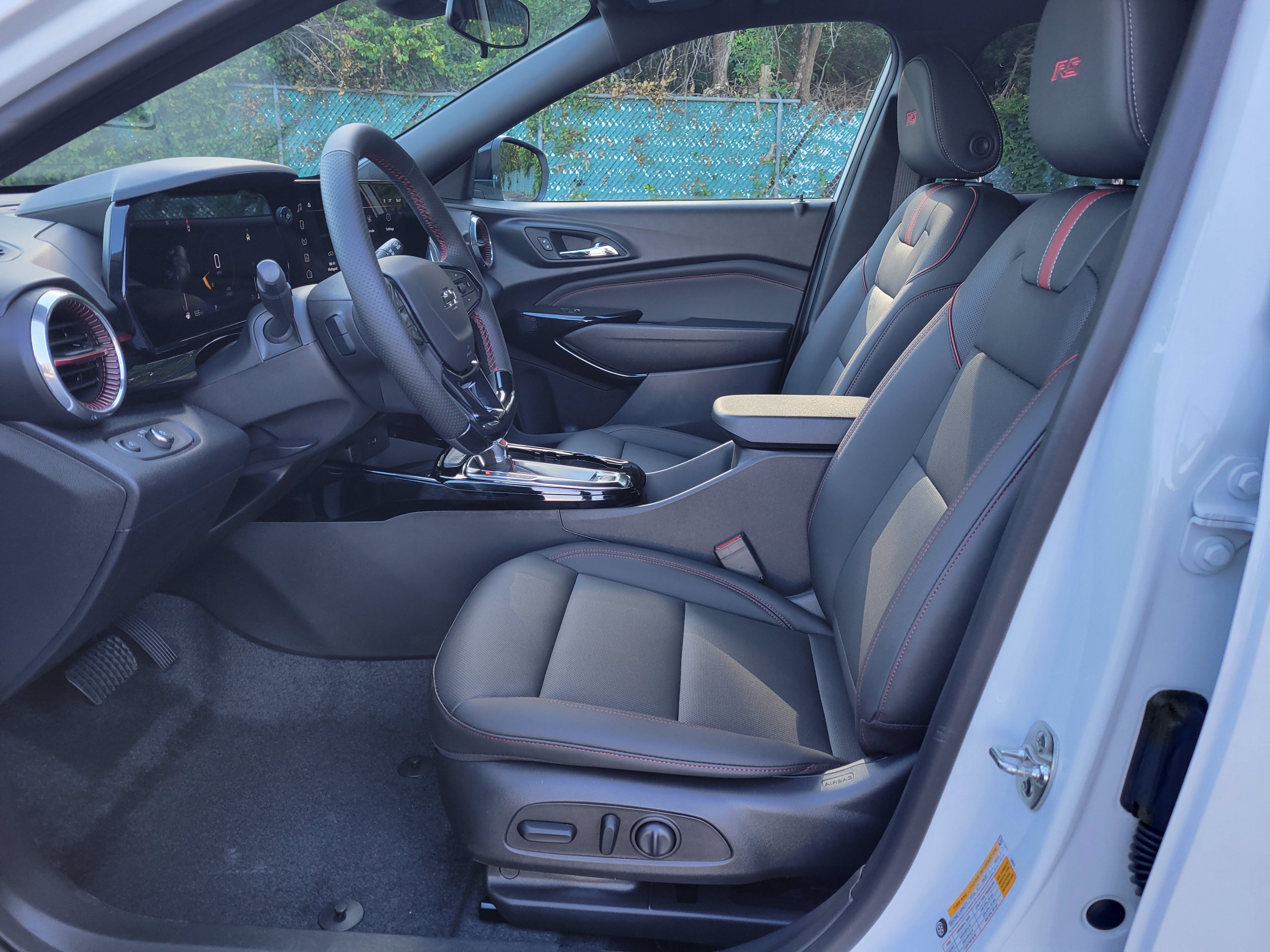 New 2026 Chevrolet Trax RS w/ Sunroof Package FWD image 27