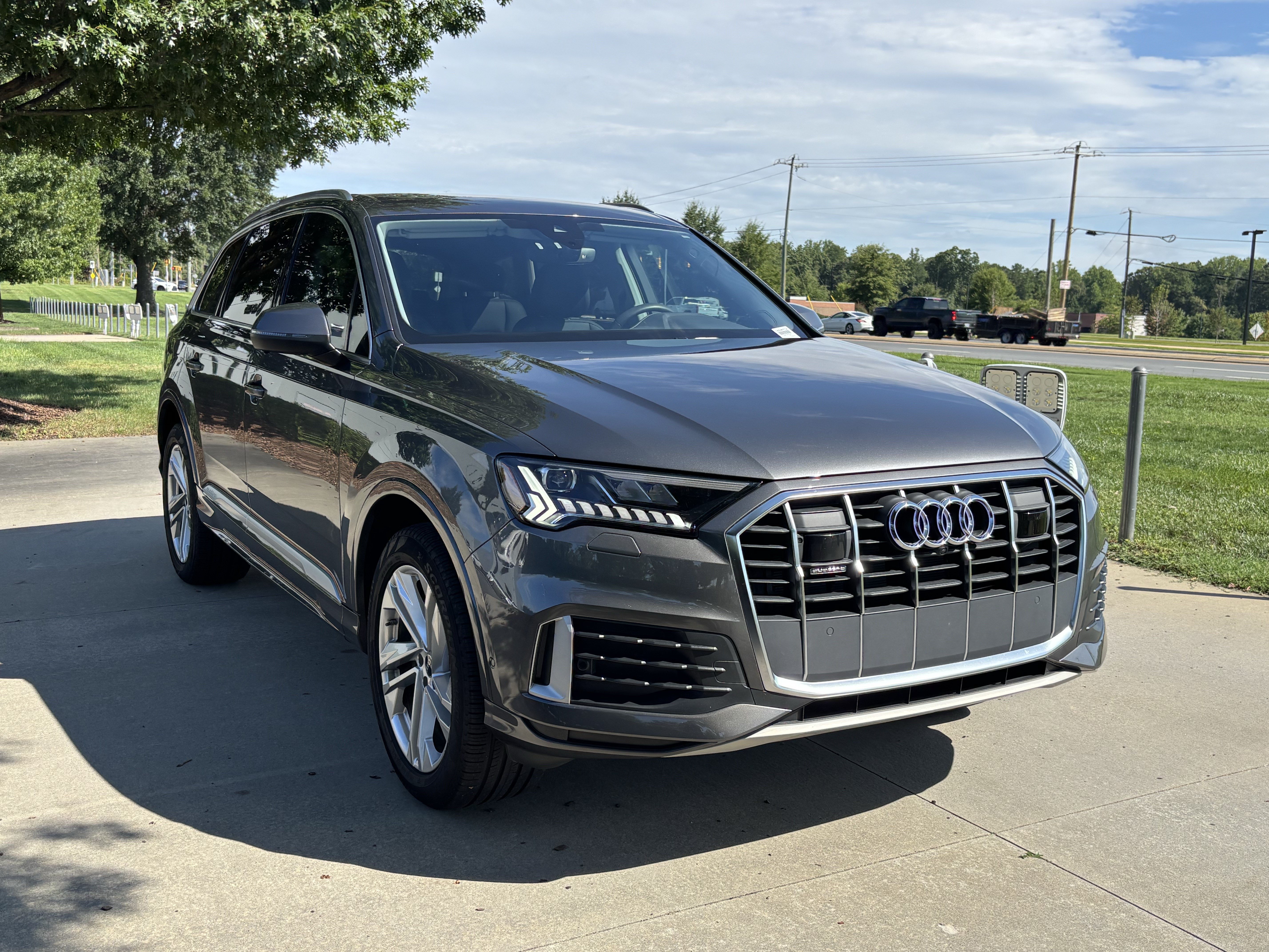 Used 2023 Audi Q7 2.0T Premium Plus w/ Premium Plus Package AWD/4WD image 2