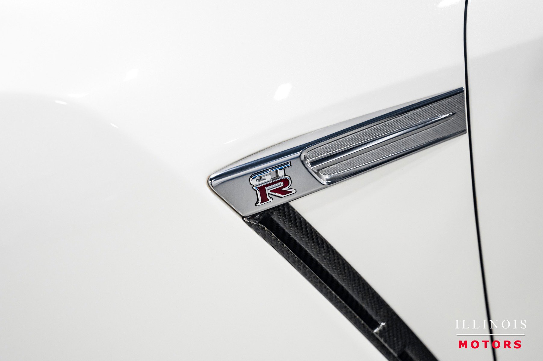 Used 2014 Nissan GT-R Premium image 11