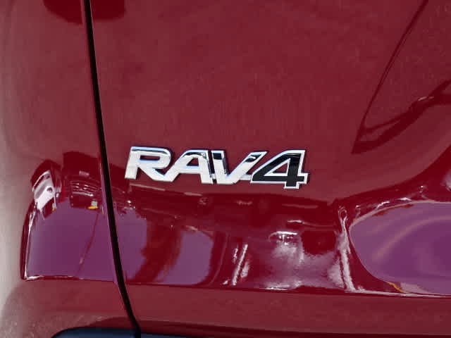 Used 2025 Toyota RAV4 XLE w/ Convenience Package AWD/4WD image 10