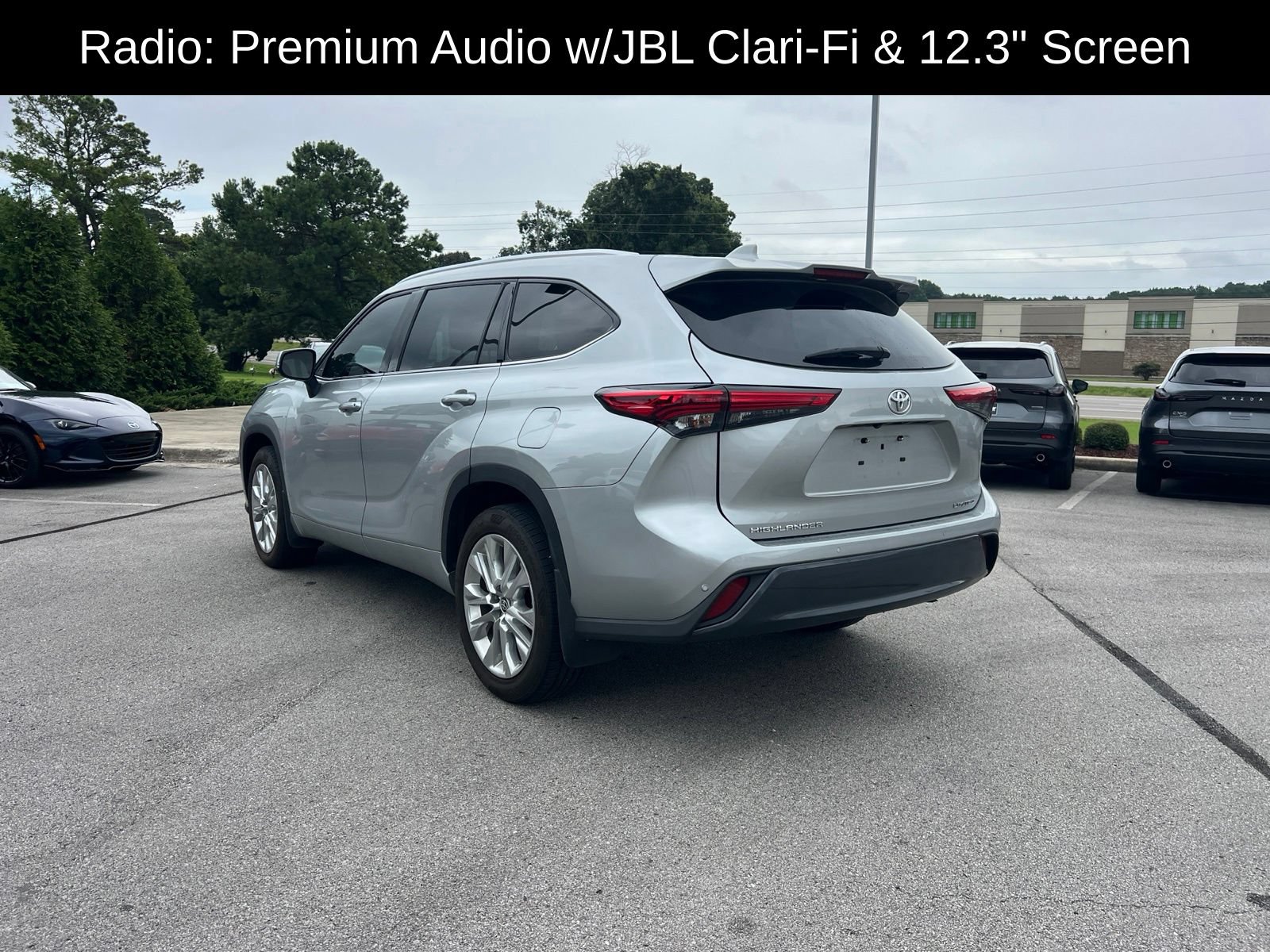 Used 2021 Toyota Highlander Limited FWD image 5