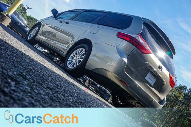 Used 2017 Toyota Sienna XLE w/ XLE Navigation Package image 5