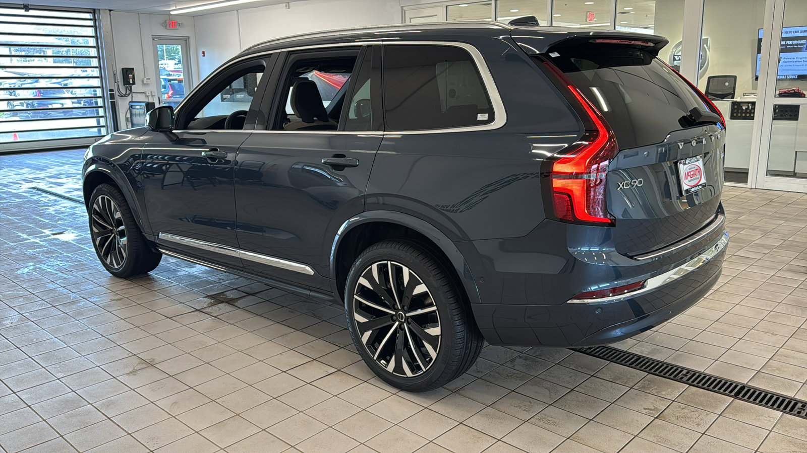 New 2026 Volvo XC90 B6 Plus w/ Protection Package Premier AWD/4WD image 7