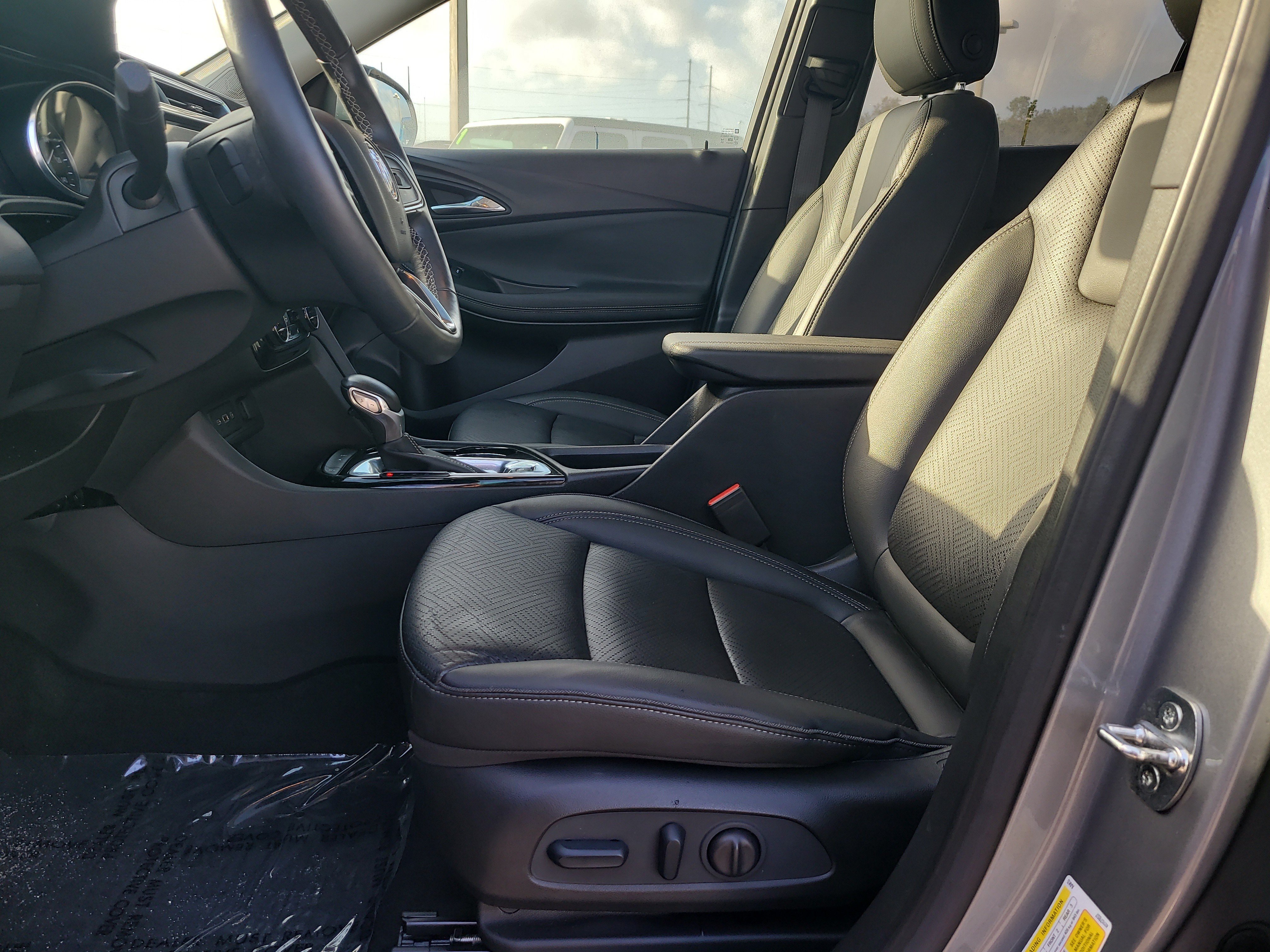 Used 2023 Buick Encore GX Essence w/ Experience Buick Package FWD image 18