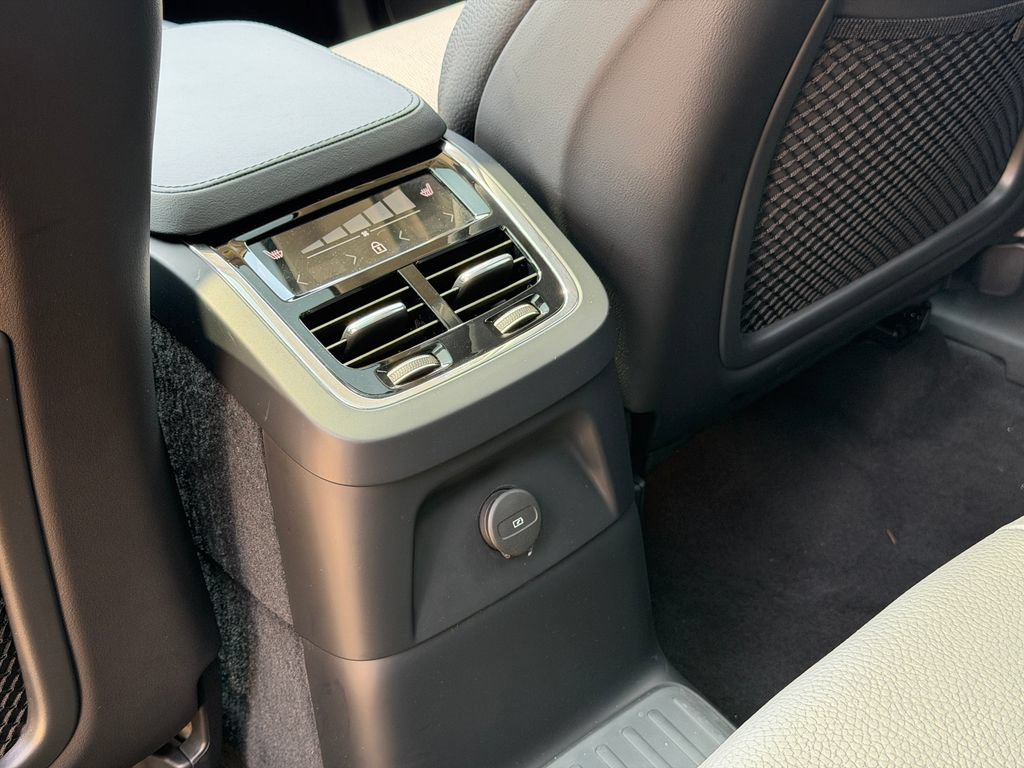 Certified 2025 Volvo XC90 T8 Plus w/ Protection Package Premier AWD/4WD image 24