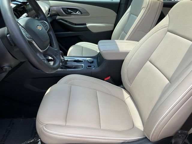 Used 2023 Chevrolet Traverse Premier w/ LPO, Cargo Package FWD image 5