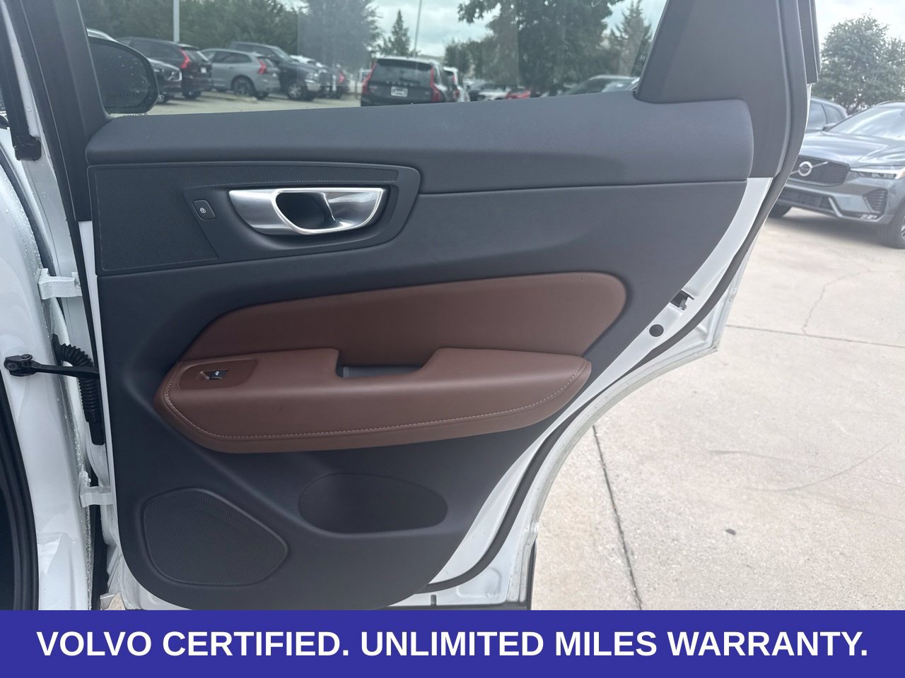 Certified 2024 Volvo XC60 B5 Plus w/ Protection Package Premier AWD/4WD image 24
