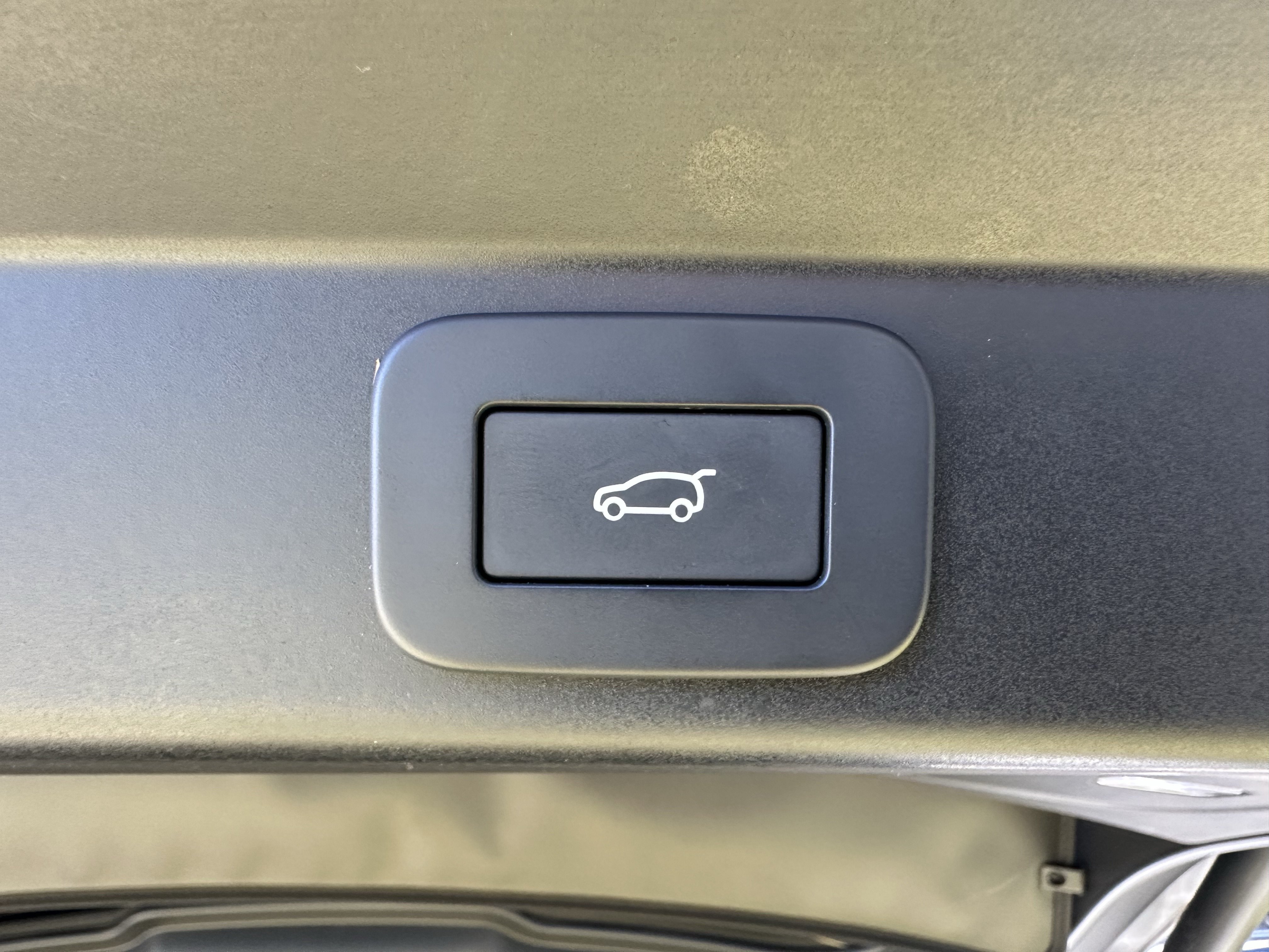 Certified 2026 Land Rover Range Rover Sport SE AWD/4WD image 35