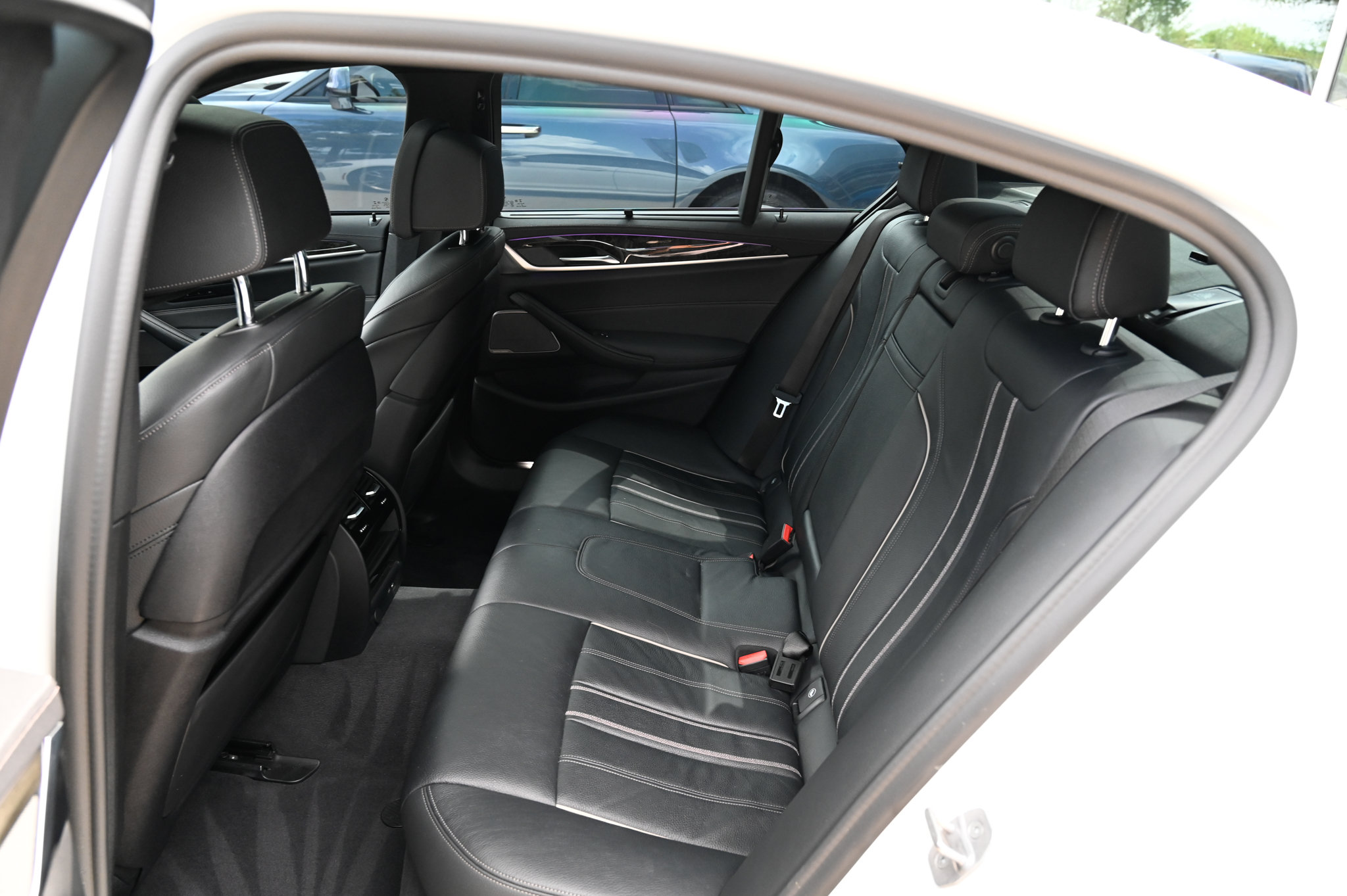 Used 2021 BMW M550i xDrive w/ Executive Package AWD/4WD image 39