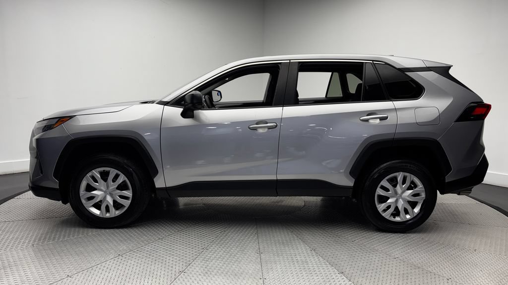 Used 2023 Toyota RAV4 LE FWD image 4