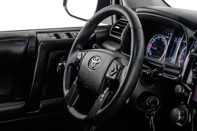 Used 2020 Toyota 4Runner TRD Off-Road AWD/4WD image 11