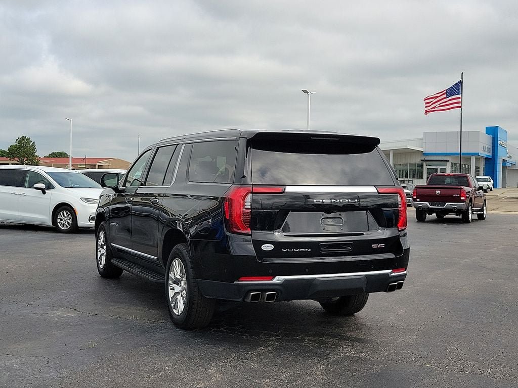 Used 2025 GMC Yukon XL Denali AWD/4WD image 4