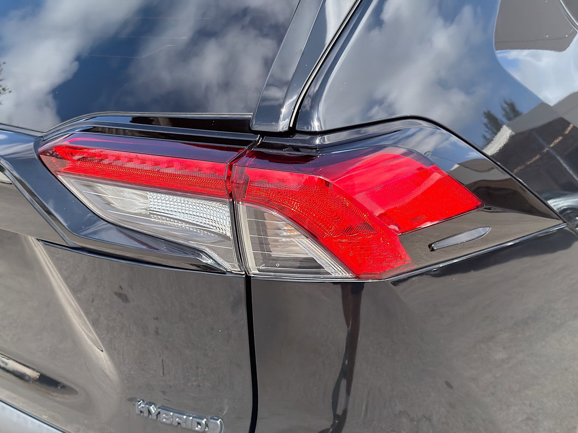 Used 2023 Toyota RAV4 Hybrid Woodland image 27