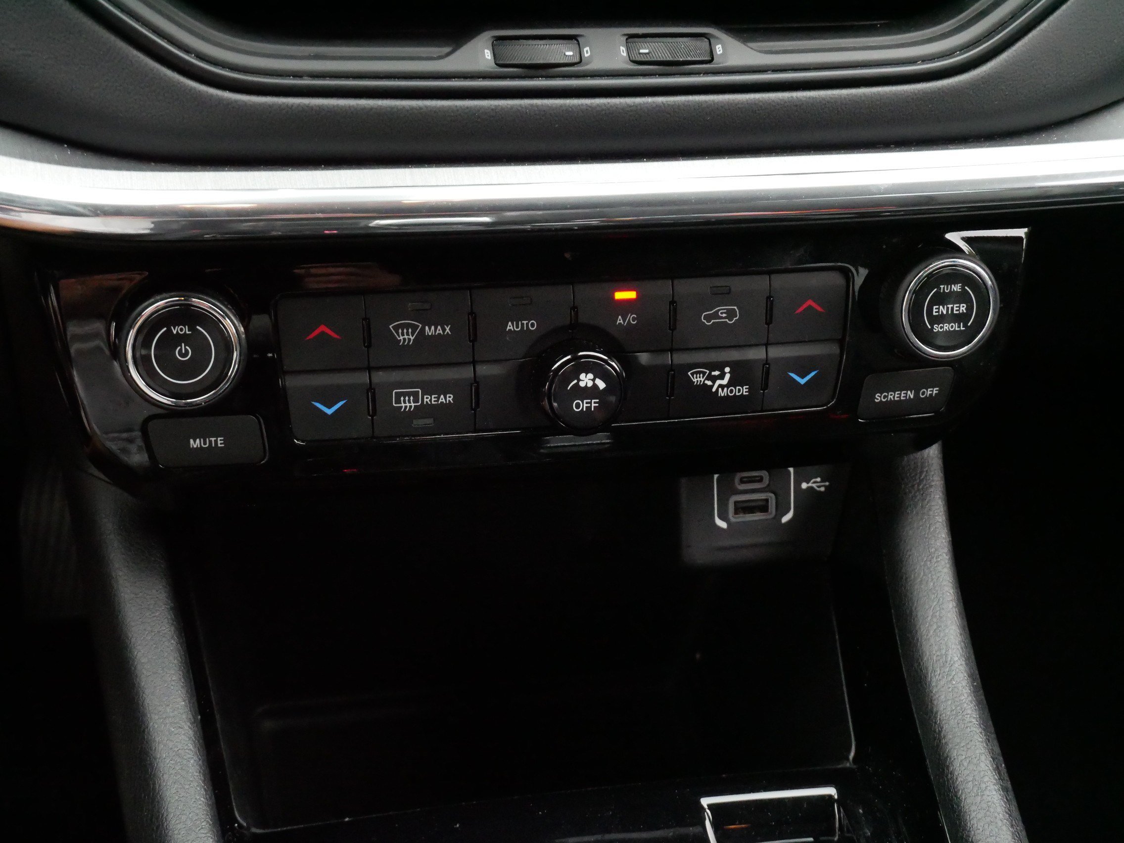 Used 2022 Jeep Compass Limited AWD/4WD image 23