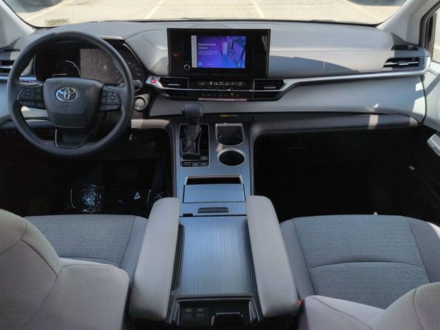 Certified 2026 Toyota Sienna LE FWD image 15
