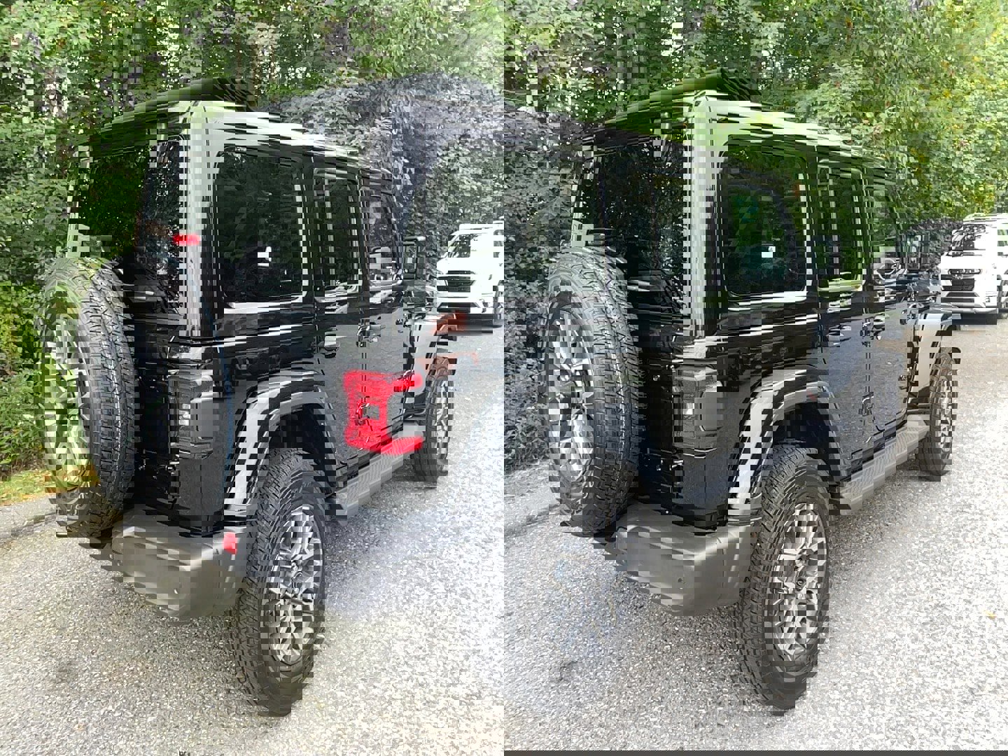 Used 2025 Jeep Wrangler Unlimited Sahara AWD/4WD image 26