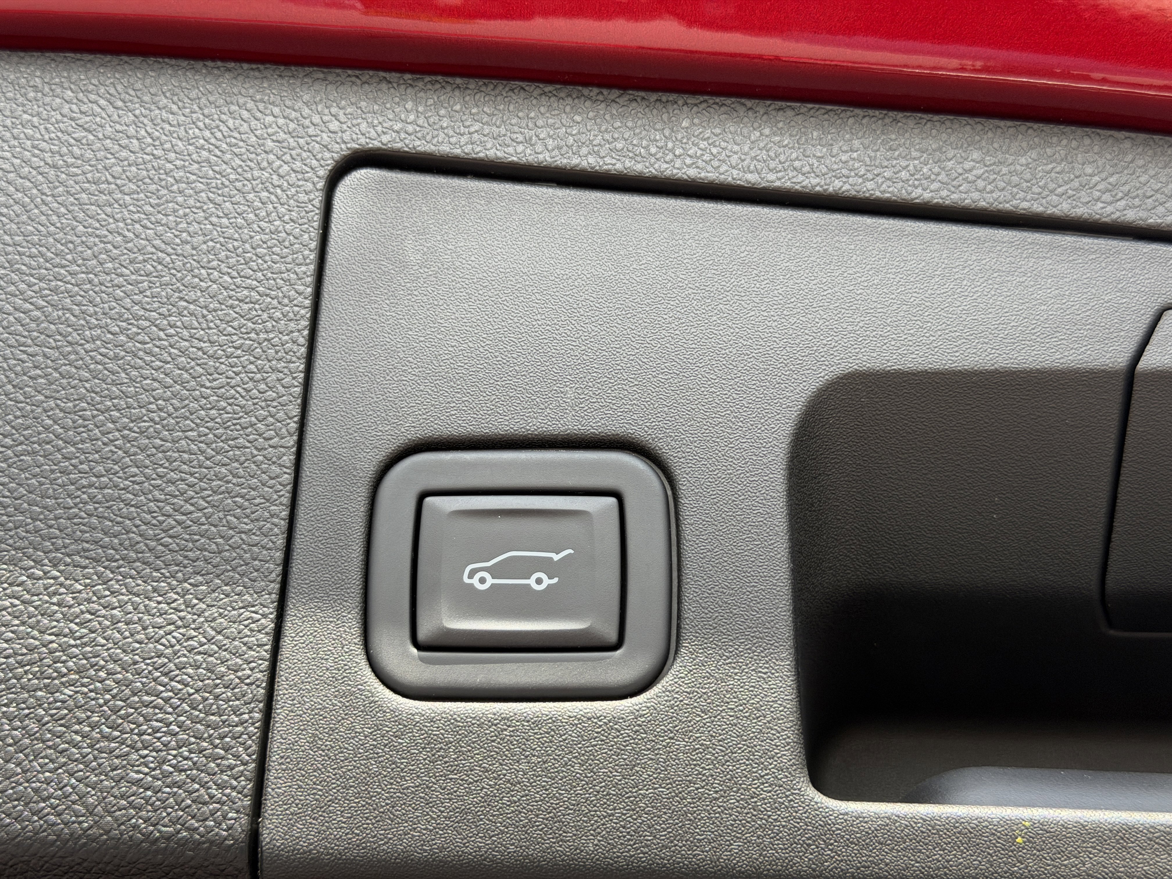 Used 2024 Cadillac XT4 Premium Luxury w/ Cold Weather Package FWD image 10
