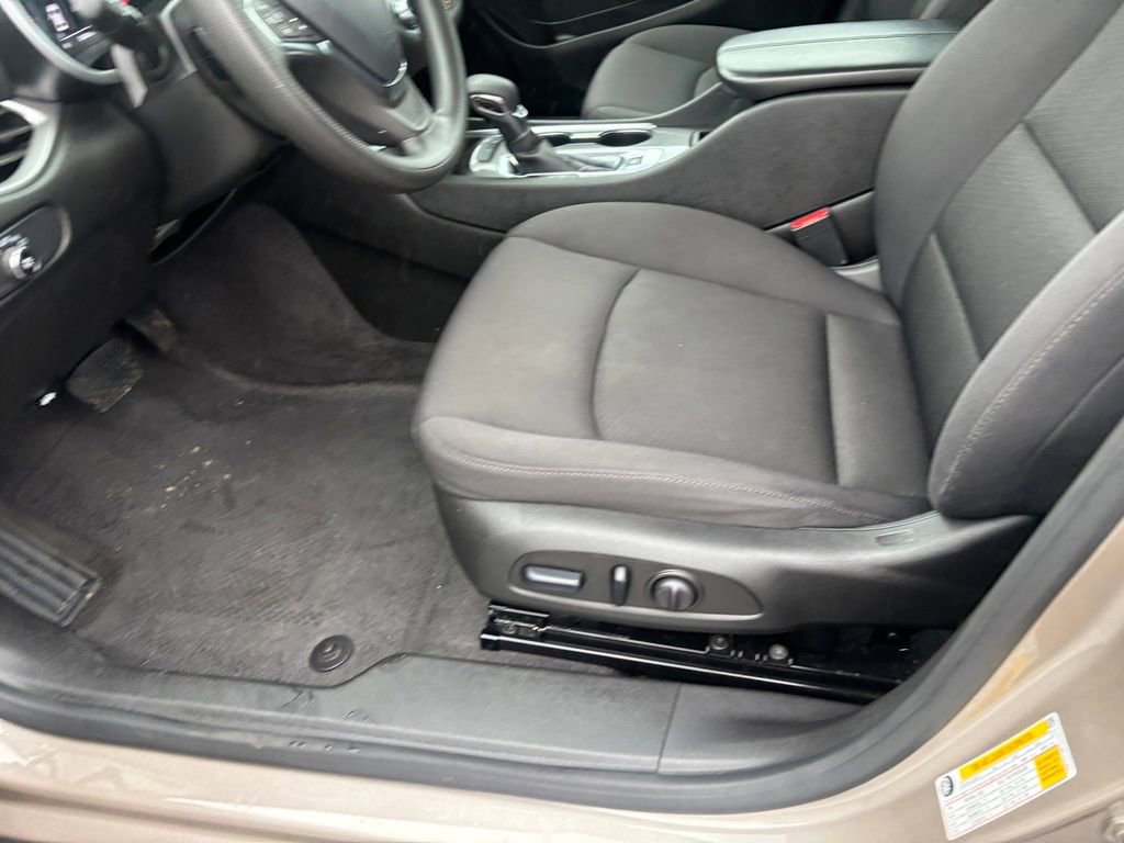 Used 2023 Chevrolet Malibu LT image 25