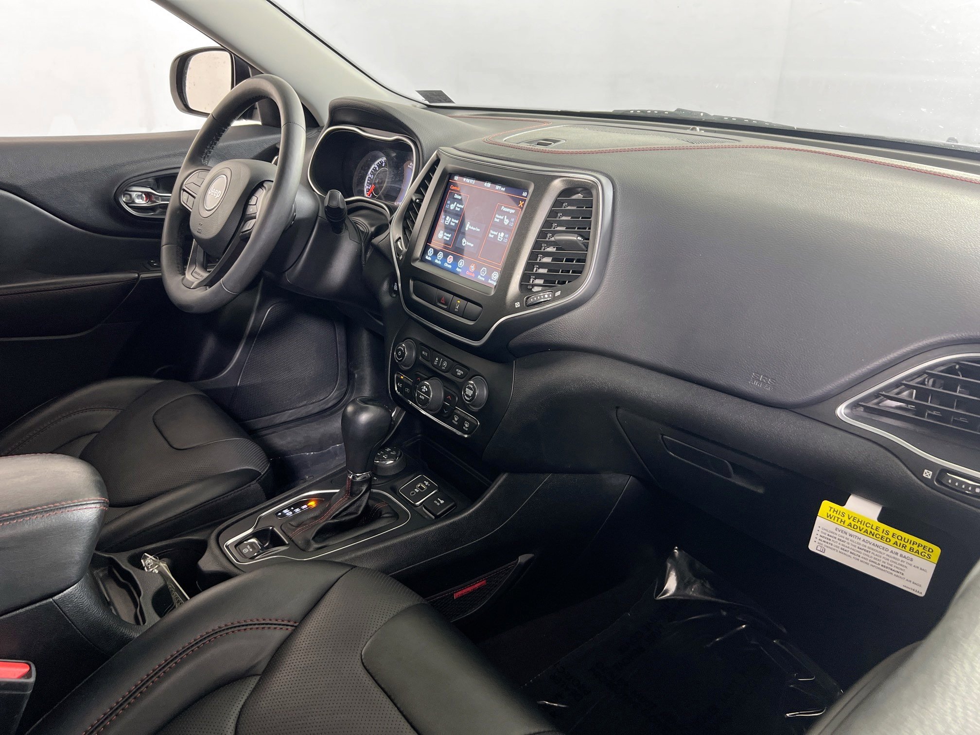 Used 2022 Jeep Cherokee Trailhawk w/ Premium Leather Package AWD/4WD image 27