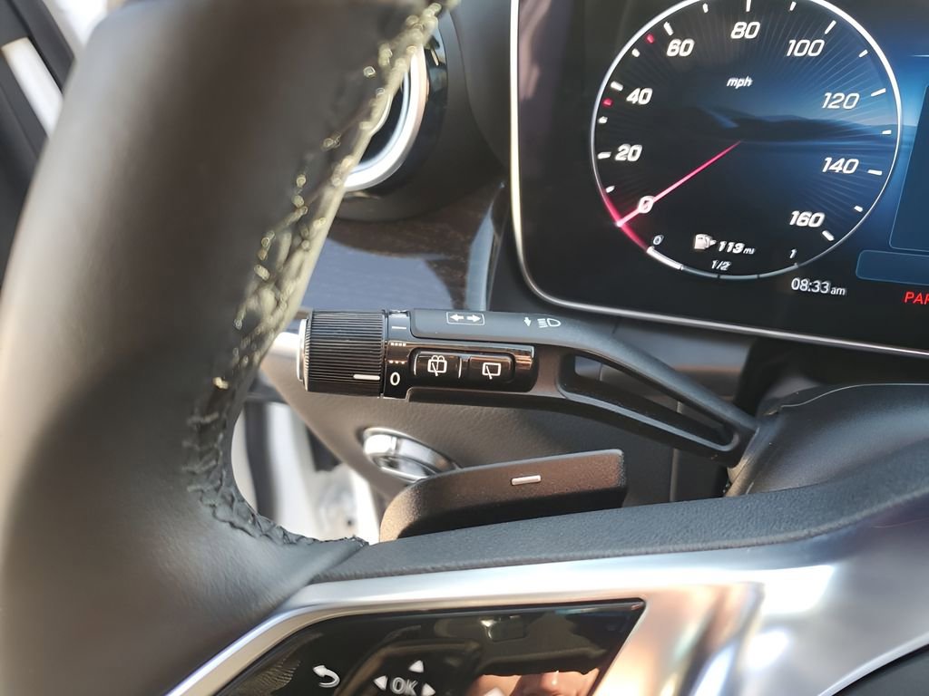 Used 2025 Mercedes-Benz GLC 300 4MATIC image 35