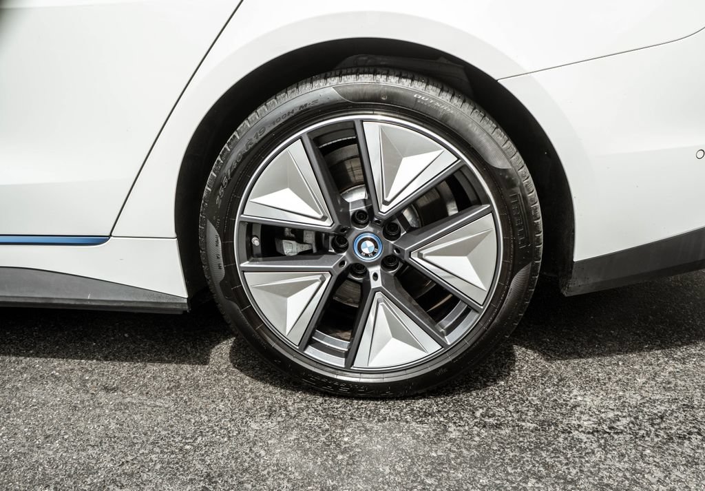 Used 2023 BMW i4 eDrive35 w/ Premium Package RWD image 33
