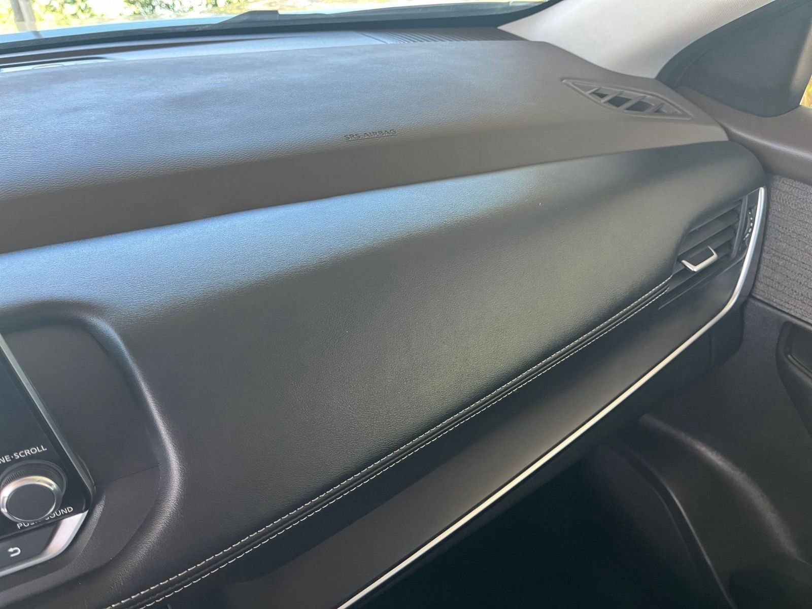 Used 2023 Nissan Rogue S image 34