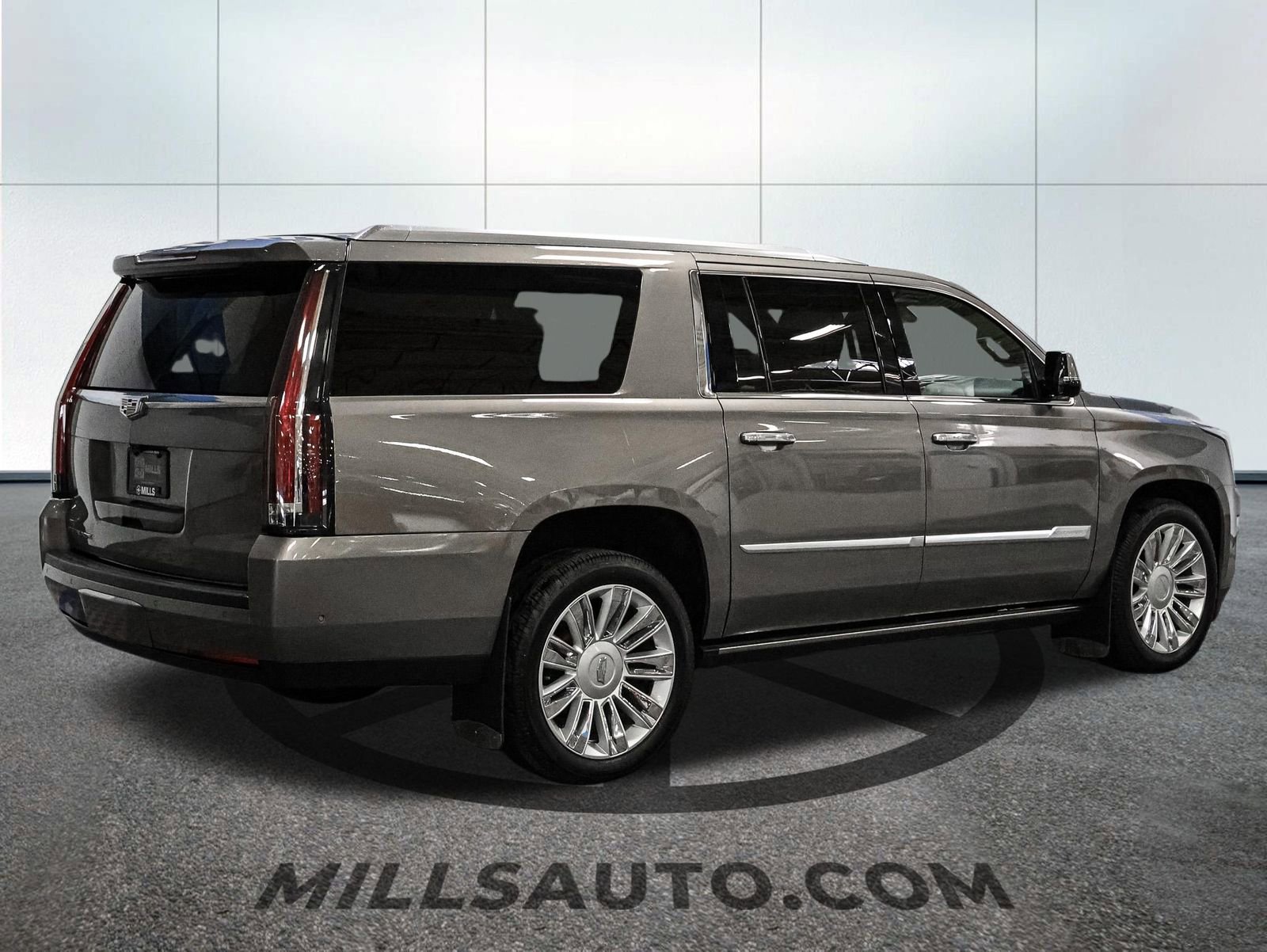 Used 2019 Cadillac Escalade ESV Platinum image 10