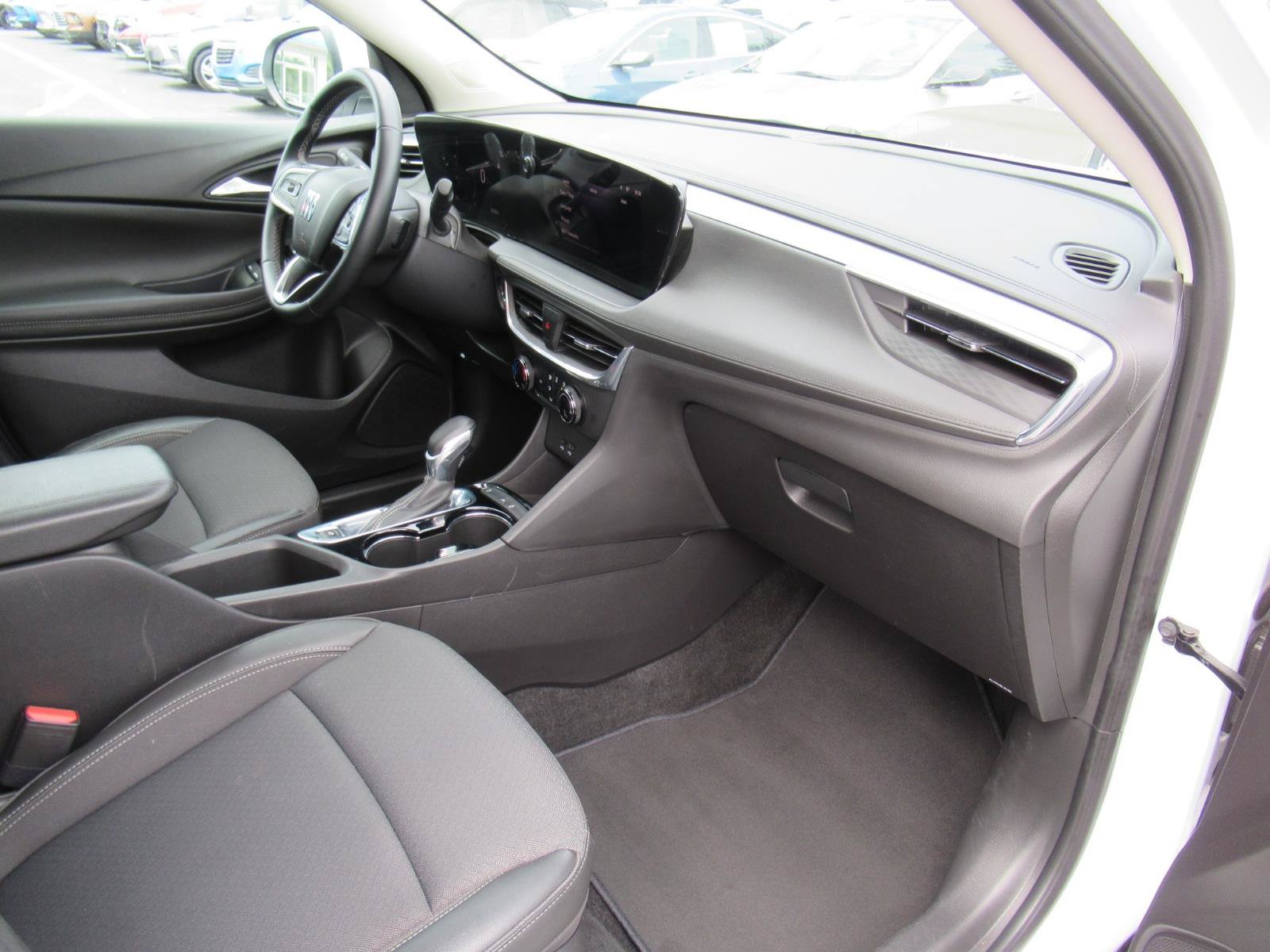 Used 2025 Buick Encore GX Preferred FWD image 12