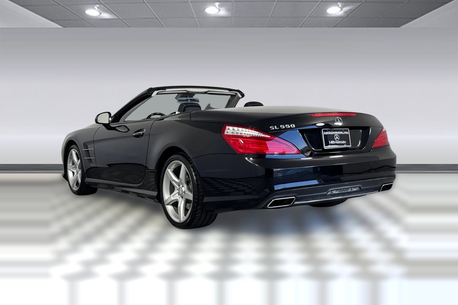 Used 2013 Mercedes-Benz SL 550 w/ Premium Pkg image 3